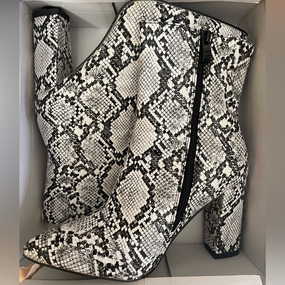 SHEIN Shoes - Women’s Booties